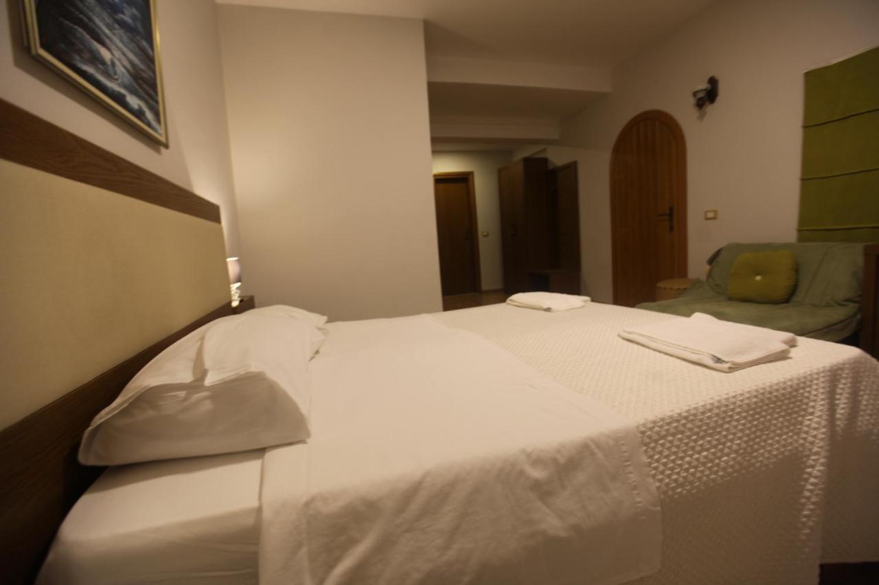 Hotel Sofo Dukat Ngoại thất bức ảnh