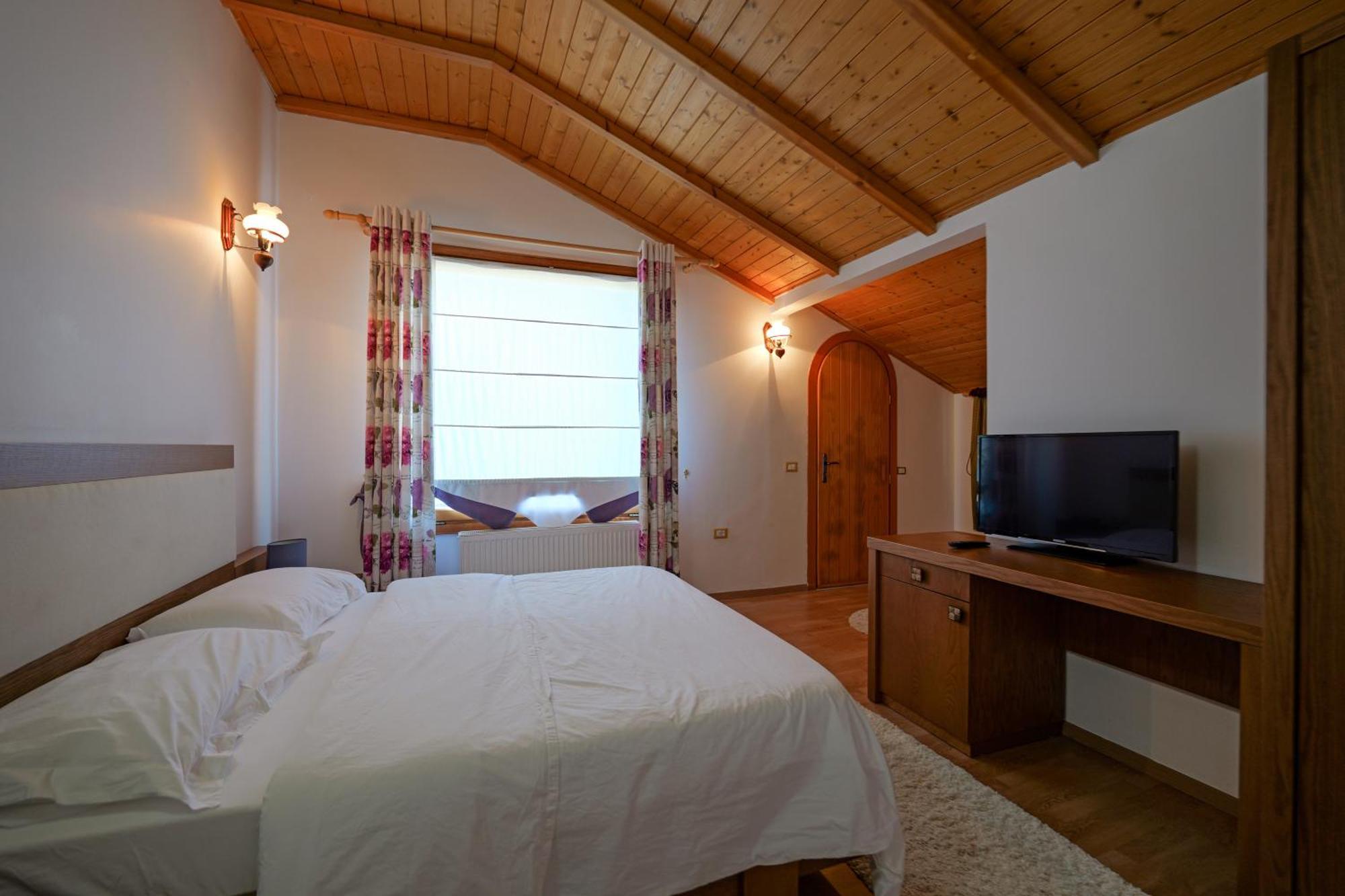 Hotel Sofo Dukat Ngoại thất bức ảnh